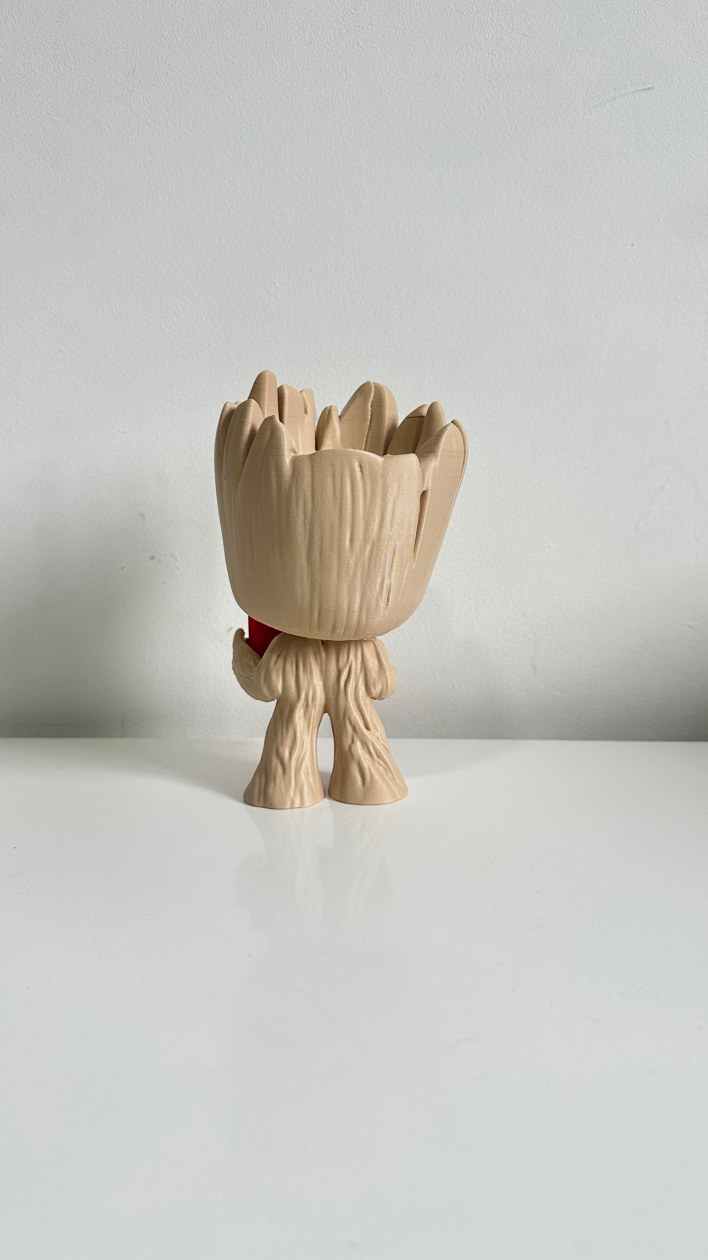 Groot avec cœur dans les mains