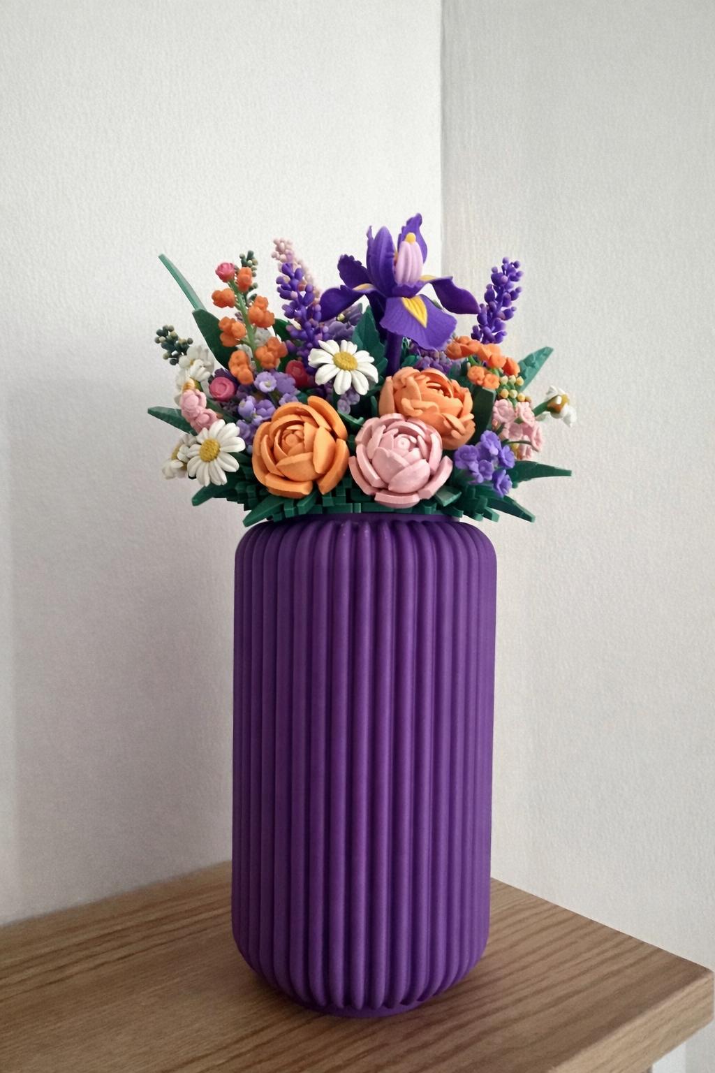 Hermoso jarrón acanalado para LEGO Flowers Icons o flores cortadas: varios colores